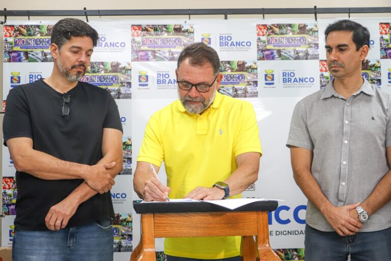 Prefeitura de Rio Branco fecha parceria para incluir devedores no SPC refeitura de RB e CDL assinam acordo para incluir devedores no SPC