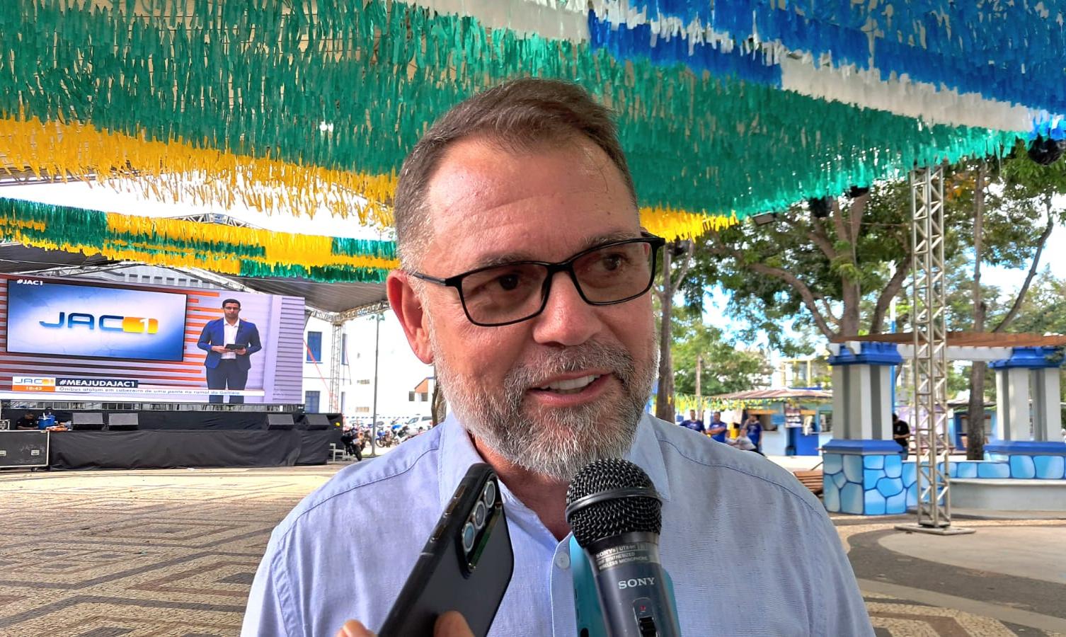 Prefeitura decide transmitir todos os jogos da Copa na Praça da Revolução Prefeito convida população para assistir à Copa na Praça da Revolução