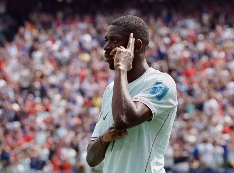 Redes sociais exaltam França após show de Dembélé: "Imbatível"