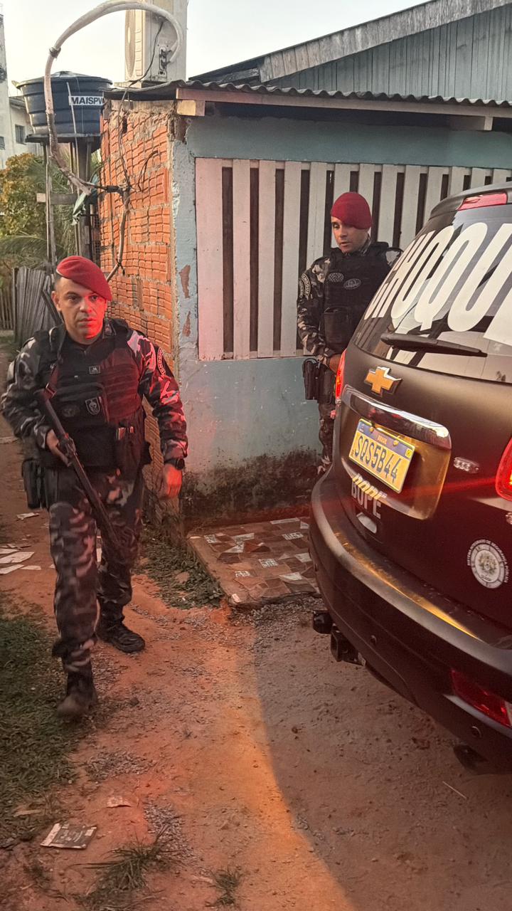 Forte odor em beco leva policiais a flagrarem depósito de drogas no Acre