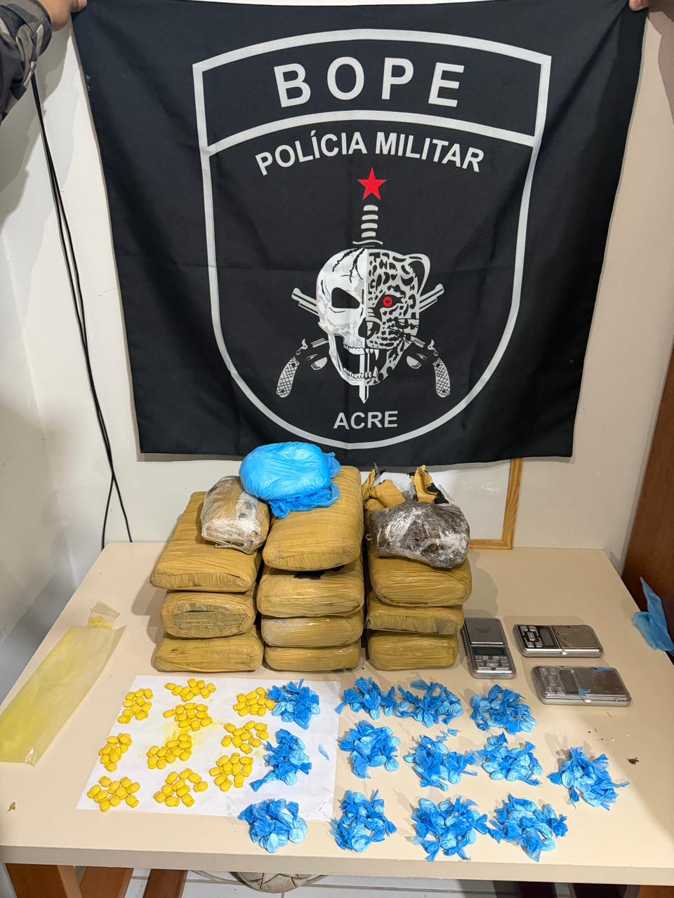 Forte odor em beco leva policiais a flagrarem depósito de drogas no Acre