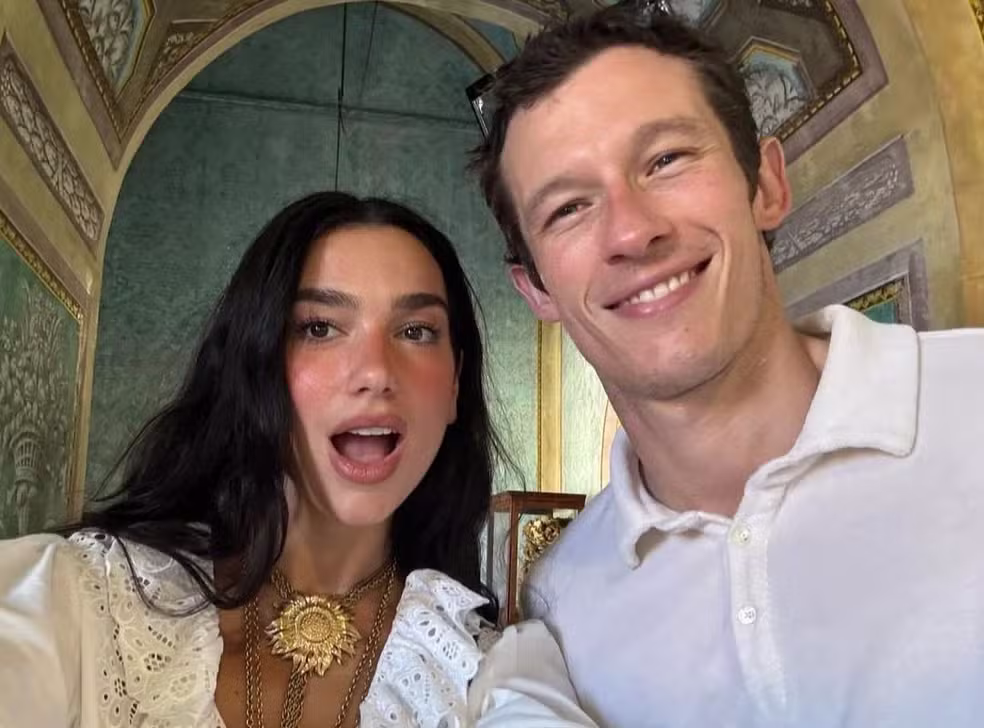 Dua Lipa se casa com o ator Callum Turner em cartório discreto de Londres Dua Lipa se casa com o ator Callum Turner em cartório discreto de Londres