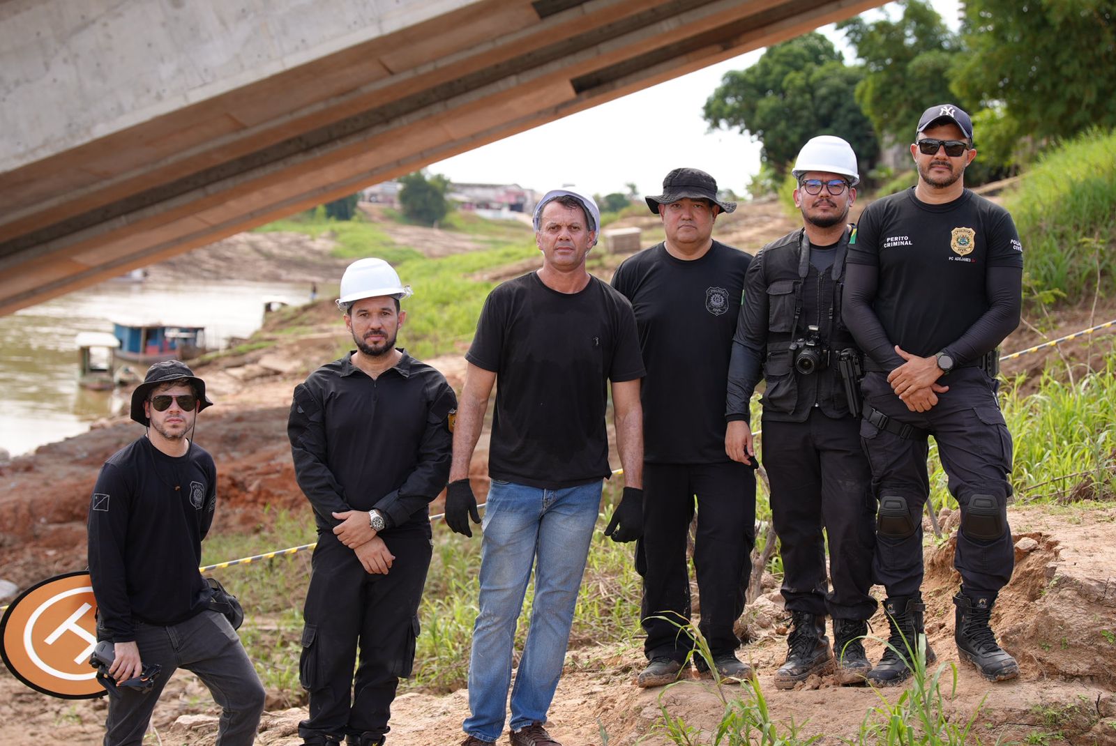 Peritos investigam se ponte caiu por movimentação de terra ou falha estrutural
