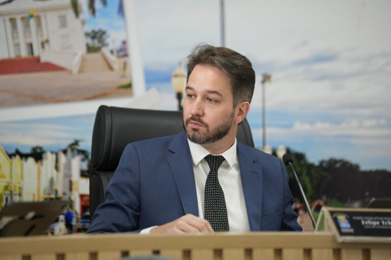 Felipe Tchê cobra debate sobre alto custo da construção civil no Acre