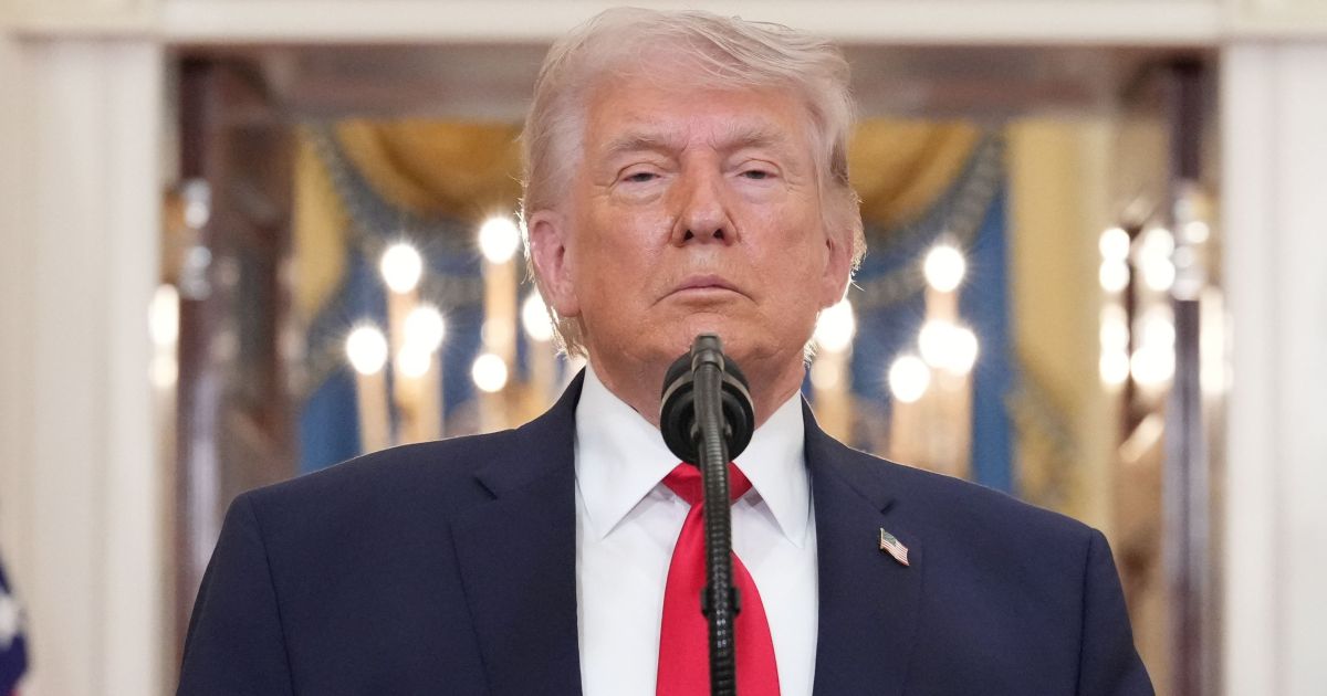 Trump manda Justiça investigar suposto abuso nos preços dos combustíveis Trump manda Justiça investigar suposto abuso nos preços dos combustíveis