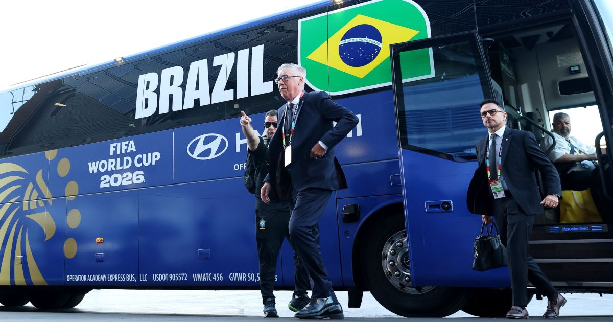 Mau tempo atrasa embarque da seleção brasileira para jogo contra a Escócia Mau tempo atrasa embarque da seleção brasileira para jogo contra a Escócia