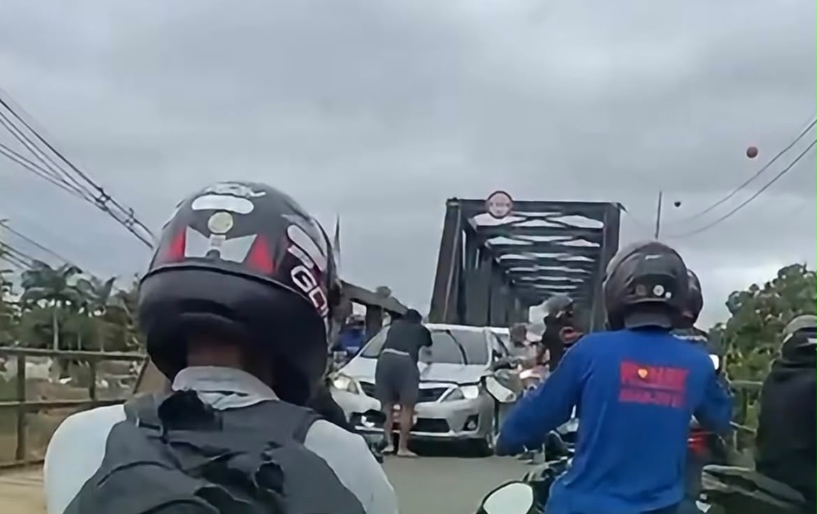 Homem é arrastado sobre capô de veículo na ponte entre Brasiléia e Epitaciolândia
