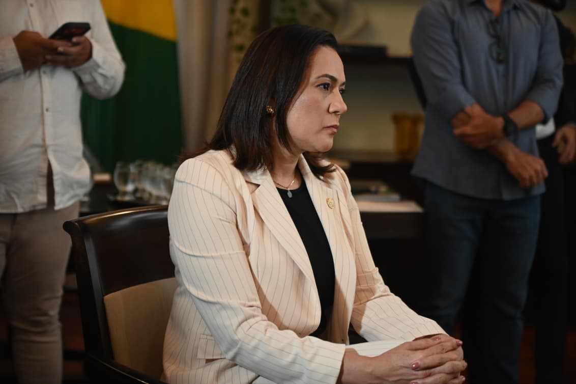 Ministro chega ao Acre e tem reunião com Mailza e Jorge Viana no Palácio Ministro chega ao Acre e tem reunião com Mailza e Jorge Viana no Palácio