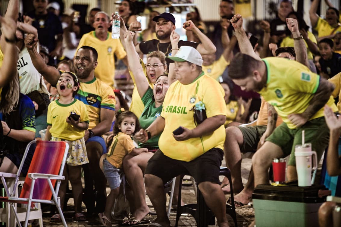 AQUI É BRASIL! Praça da Revolução e Concha reúnem torcedores; FOTOS AQUI É BRASIL! Praça da Revolução e Concha reúnem torcedores; FOTOS