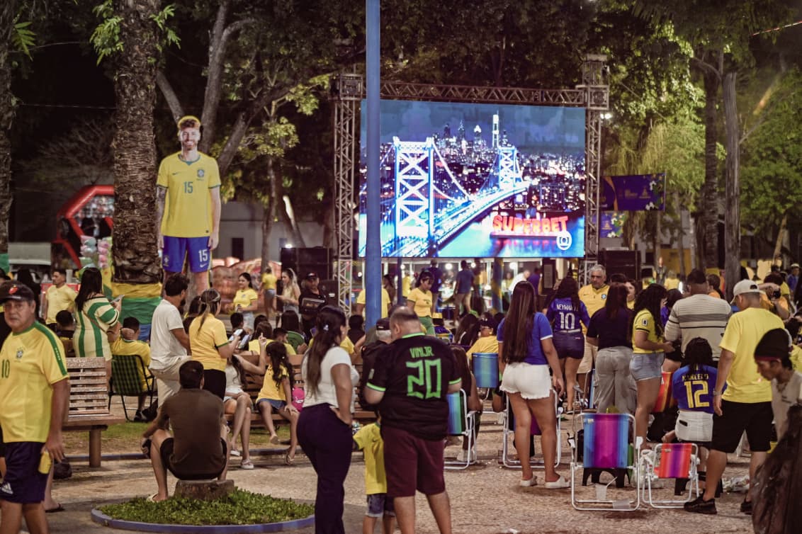 AQUI É BRASIL! Praça da Revolução e Concha reúnem torcedores; FOTOS AQUI É BRASIL! Praça da Revolução e Concha reúnem torcedores; FOTOS