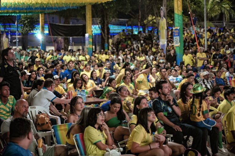 AQUI É BRASIL! Praça da Revolução e Concha reúnem torcedores; veja fotos
