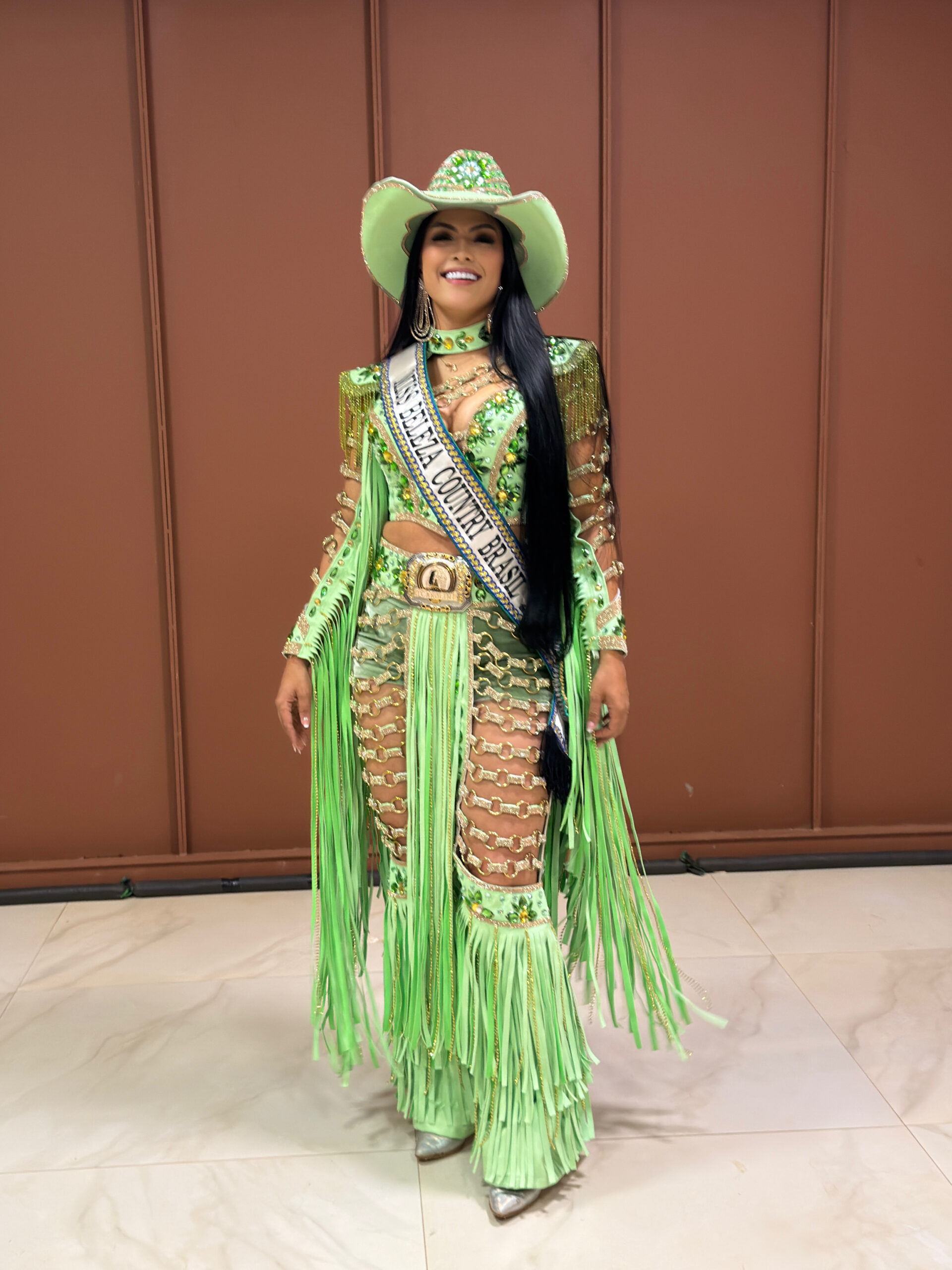 Acreana recebe título de Miss Beleza Country Brasil em Barretos Lohana Martins recebeu a faixa de Miss Beleza Country Brasil 2026