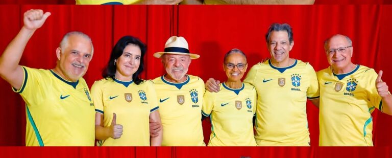 Lula assiste à vitória da Seleção ao lado de Marina Silva e amigos