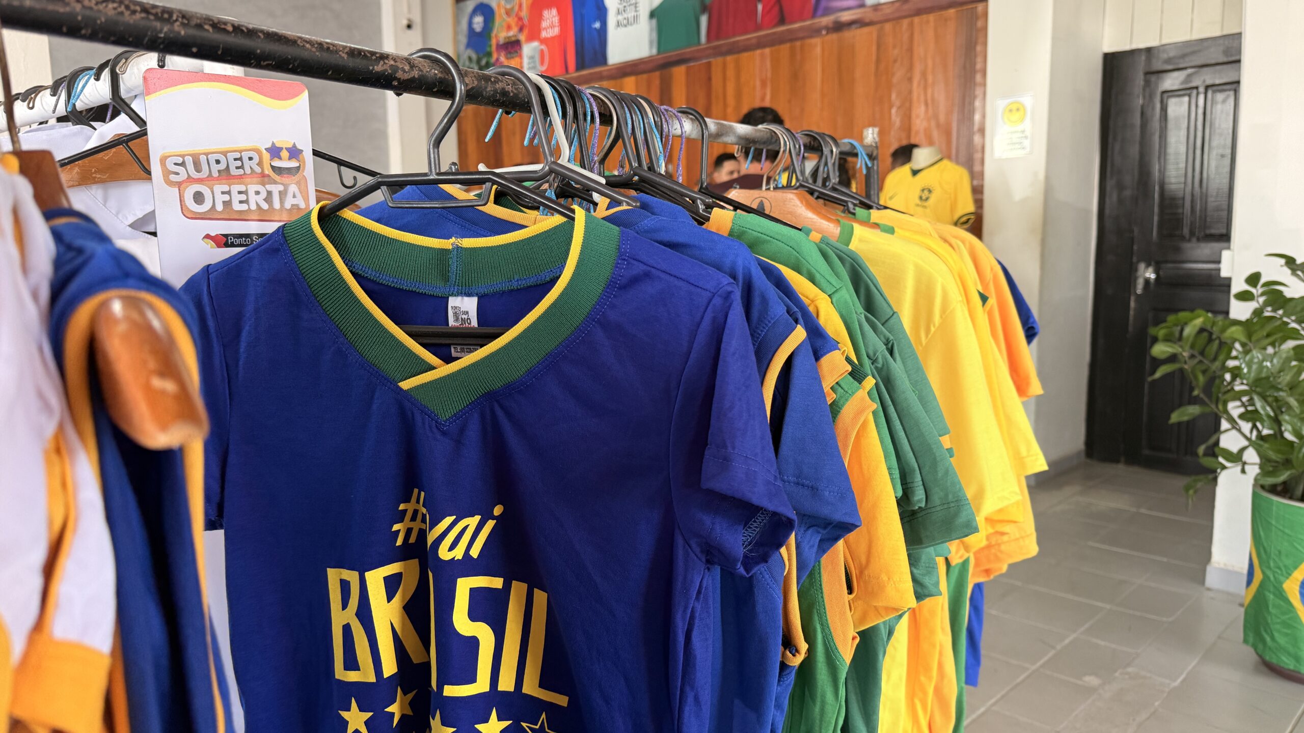 Com opções a partir de R$ 30, Malharia Ponto Sem Nó lança camisas da Seleção Diversas opções de camisas para torcer pelo Brasil na Copa do Mundo