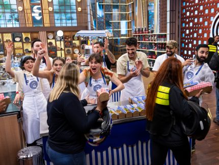 “MasterChef Brasil” testa equipes em prova com cachorro-quente artesanal para 50 motoboys “MasterChef Brasil” testa equipes em prova com cachorro-quente artesanal para 50 motoboys