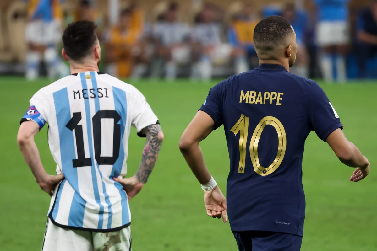 Mbappé marca dois gols, supera Messi e brilha na estreia da França Mbappé marca dois gols, supera Messi e brilha na estreia da França