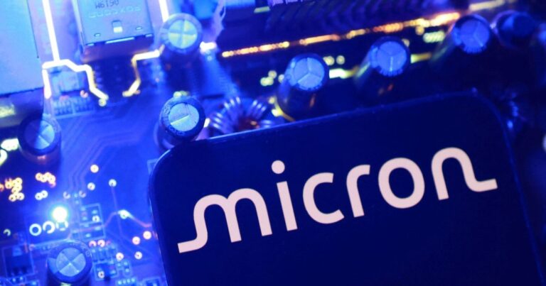 Micron dispara após superar previsões de lucro e receita