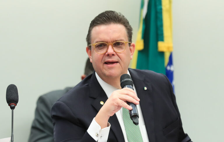 Ministro defende concurso do INSS com até 10 mil vagas