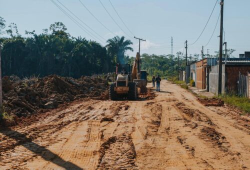 Prefeitura de Cruzeiro do Sul prepara rua do Miritizal para asfaltamento