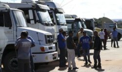 Caminhoneiros convocam paralisação nacional a partir desta segunda