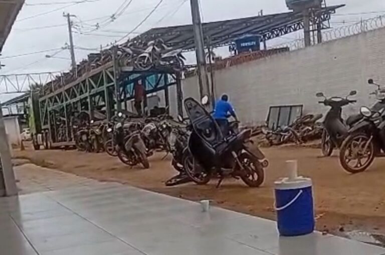 Motos