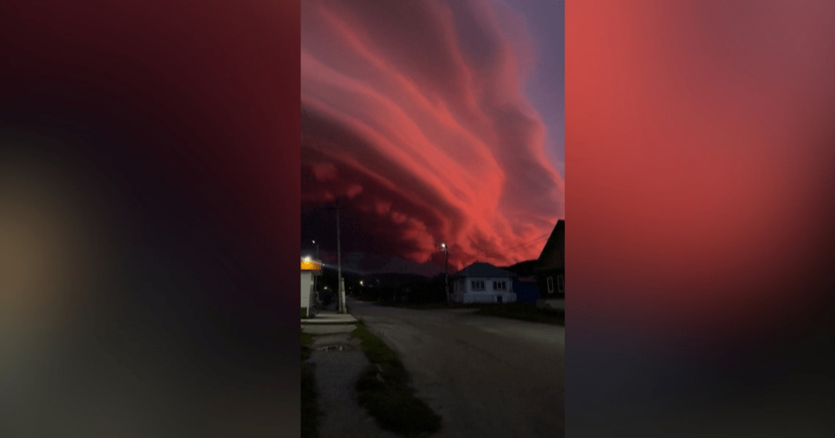 Vídeo: grande nuvem vermelha aparece na Rússia após tempestade Vídeo: grande nuvem vermelha aparece na Rússia após tempestade