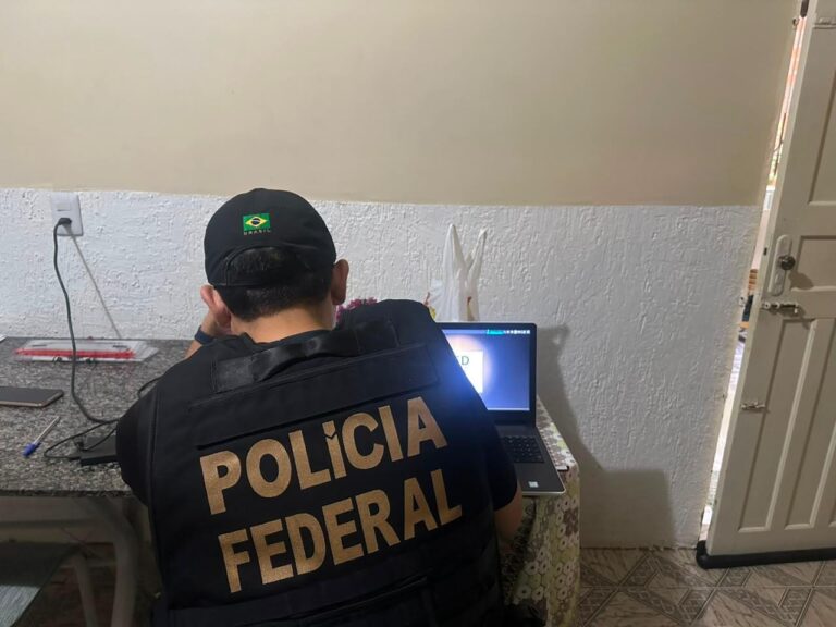 A Polícia Federal cumpriu um mandado de busca e apreensão
