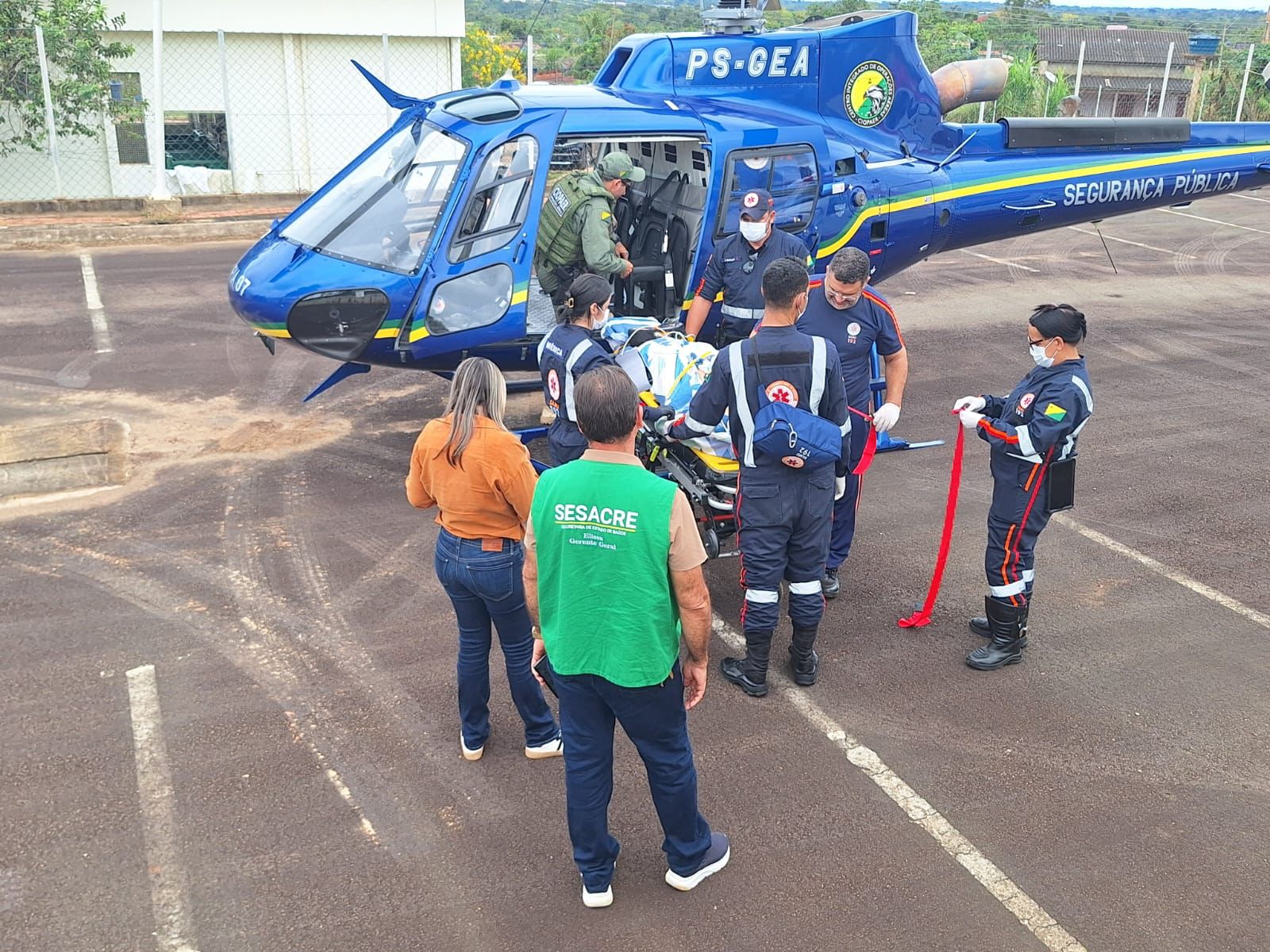Peruano baleado na fronteira é transferido de helicóptero para Rio Branco