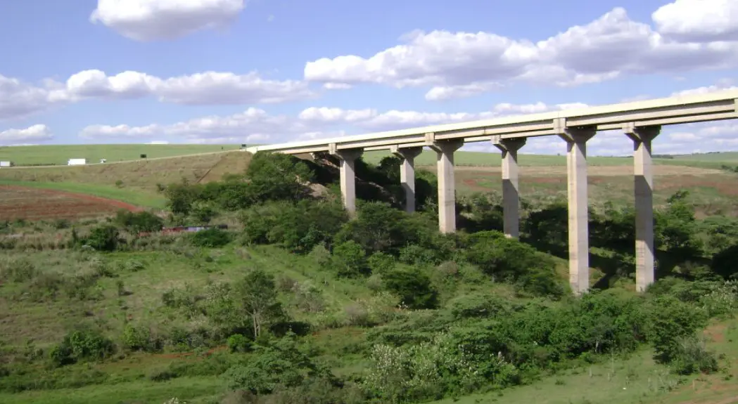 Governo federal e prefeitura iniciam interdição de ponte após morte de jovem em salto Governo federal e prefeitura iniciam interdição de ponte após morte de jovem em salto