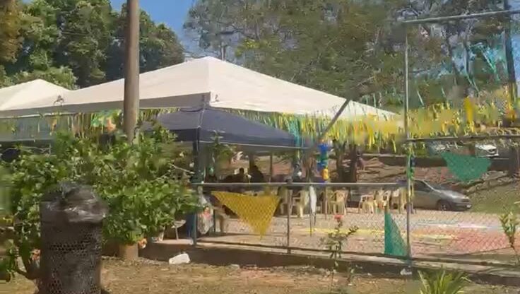 Moradores de Rio Branco decoram praça para assistir a jogo da Seleção