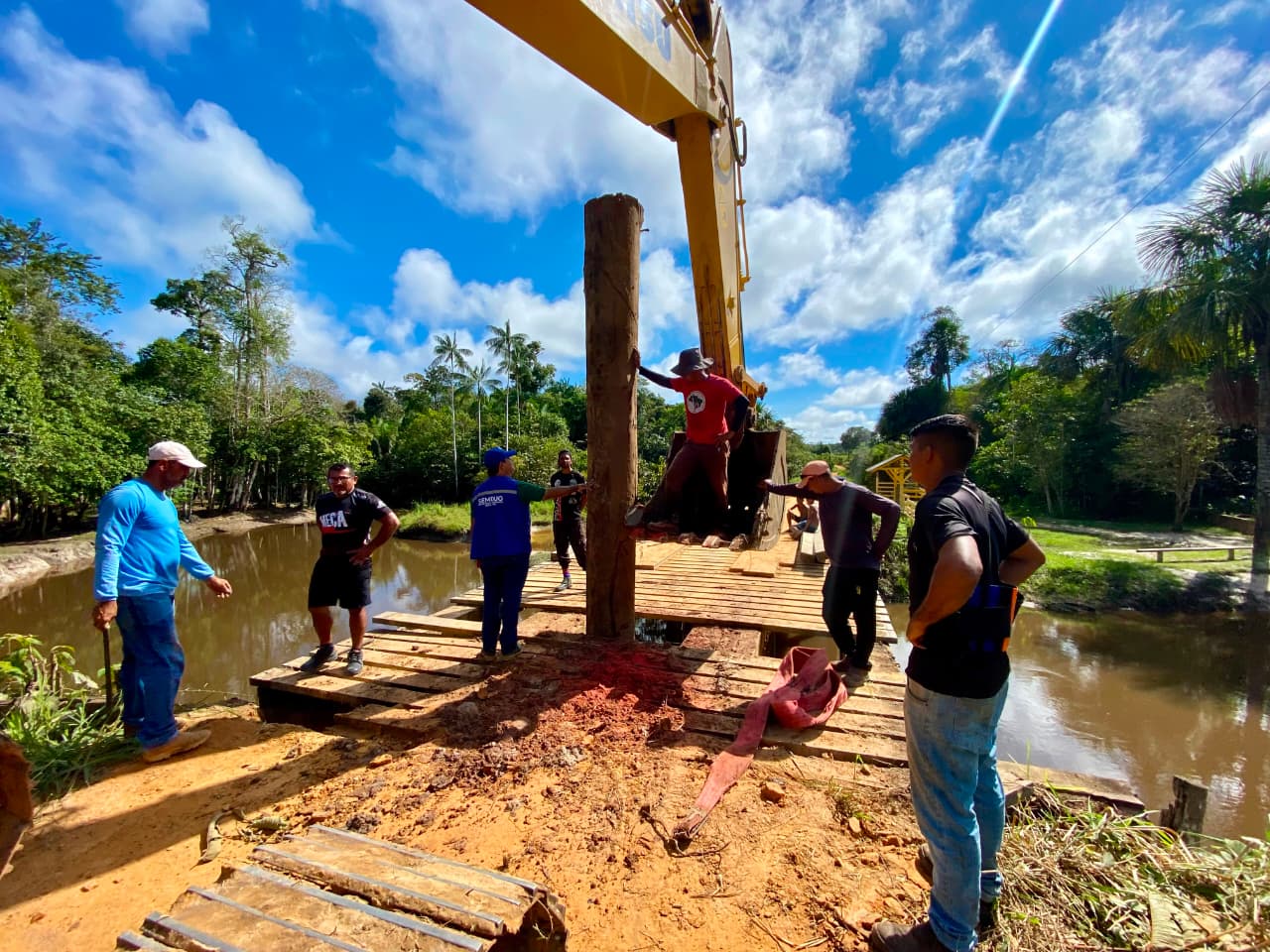 Prefeitura de Cruzeiro mantém frentes de obras na cidade e zona rural Prefeitura de Cruzeiro mantém frentes de obras na cidade e zona rural