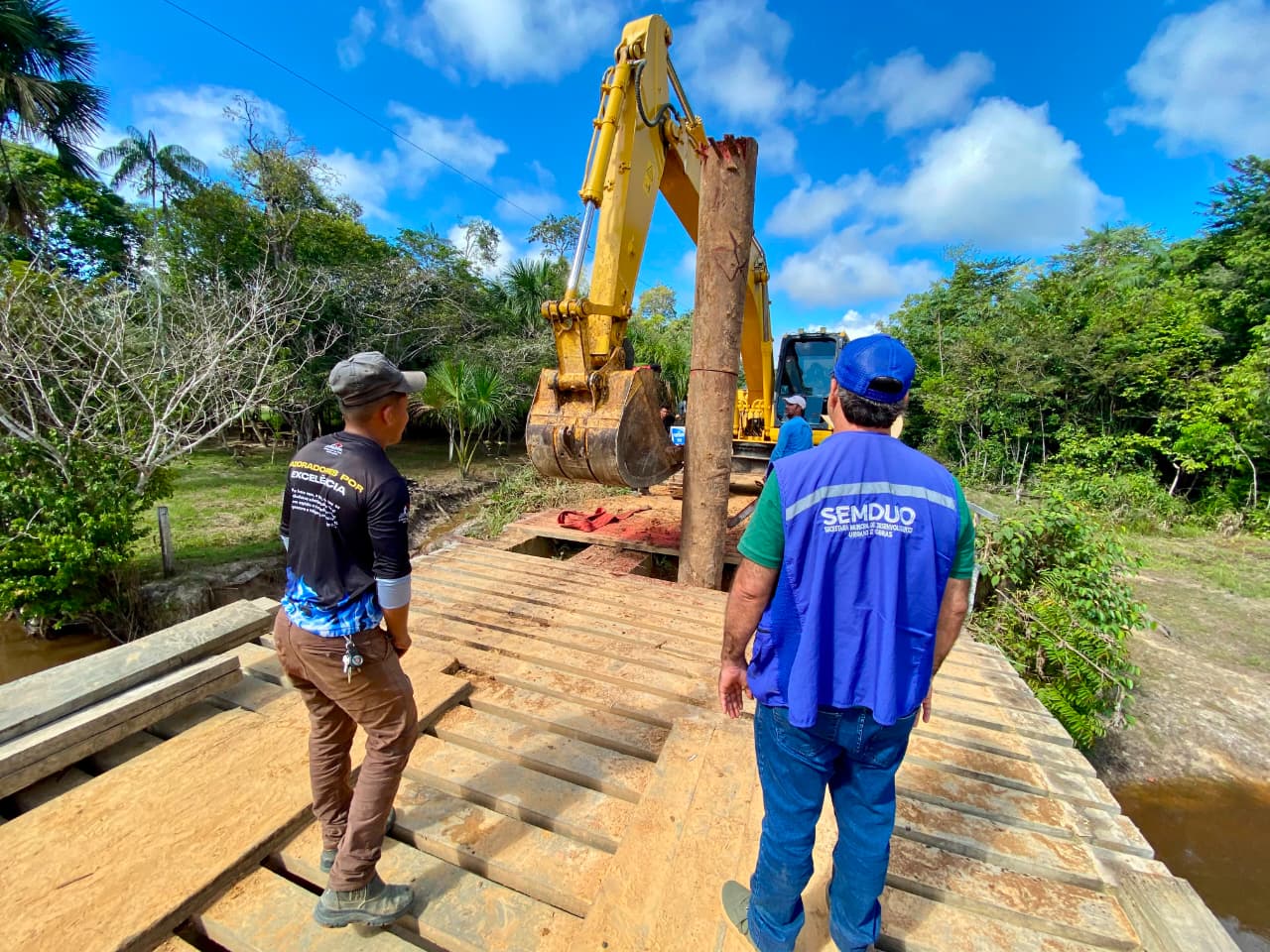 Prefeitura de Cruzeiro mantém frentes de obras na cidade e zona rural Prefeitura de Cruzeiro mantém frentes de obras na cidade e zona rural