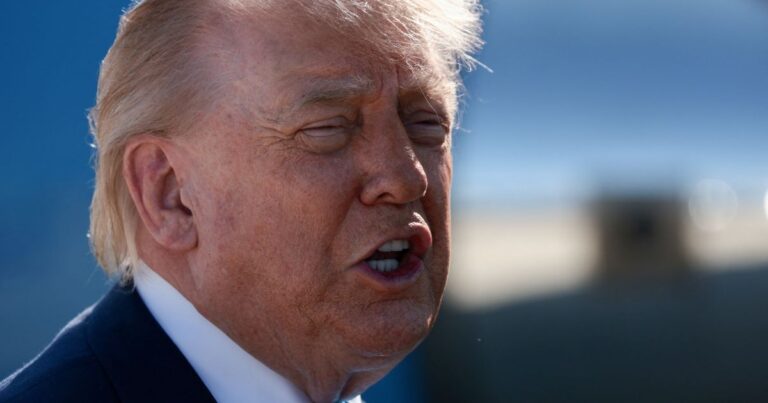 Trump pressiona revendedores de gasolina a baixarem preços