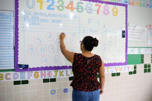 NASA, tecnologia e bolsas: o que os candidatos ao Governo prometem para a Educação