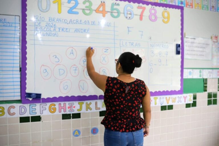 Acre adere à Prova Nacional Docente para contratar professores Acre adere à Prova Nacional Docente para contratar professores