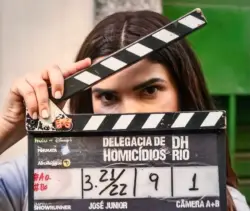 Técnico morre após cair do segundo andar durante gravação de série na UFRJ