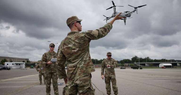 Indústria cria novas tecnologias para combater ameaça de drones pelo mundo