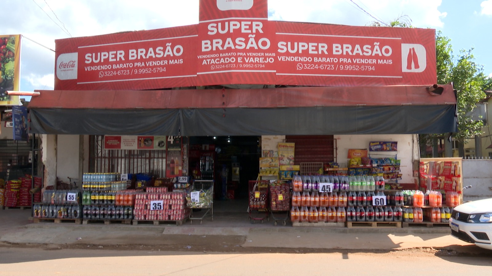 Supermercado é invadido pelo telhado e sofre furto de mercadorias em Rio Branco Supermercado é invadido pelo telhado e sofre furto de mercadorias em Rio Branco