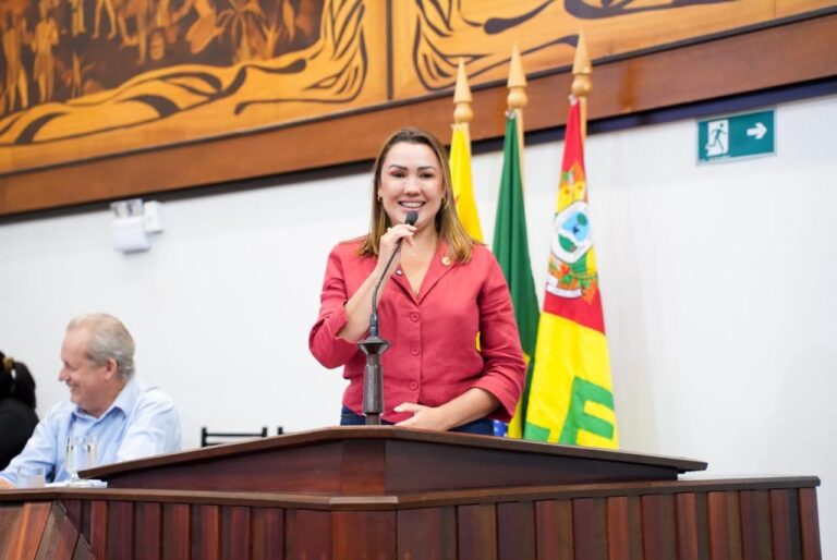 Temyllis Silva representa governo em solenidade de 50 anos da Embrapa