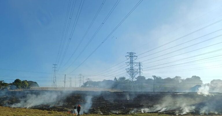 Chegada de férias liga alerta sobre perigos de pipas na rede elétrica em SP