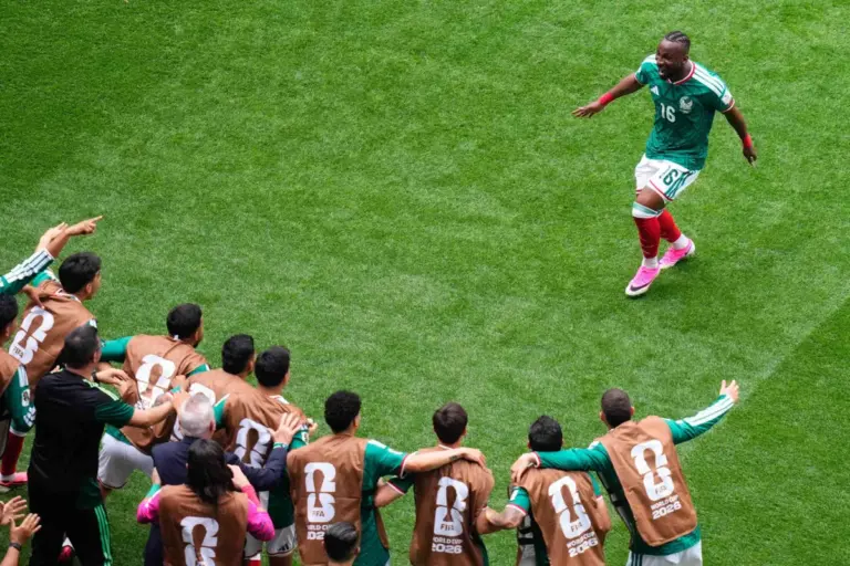 Após vitória na estreia, técnico do México cobra evolução e evita euforia na Copa