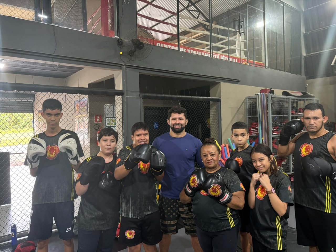 Aos 69 anos, acreana desafia a idade e encontra no boxe uma nova paixão academia
