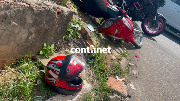 Motociclista fica ferida após colisão com caminhonete de órgão federal Motociclista fica ferida após colisão com caminhonete de órgão federal