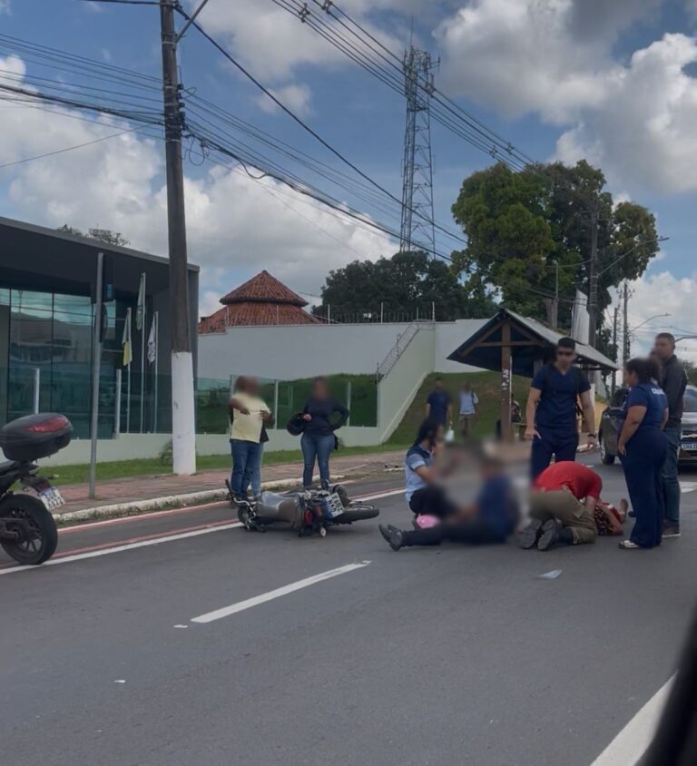 Acidente em frente ao Detran deixa duas pessoas feridas Acidente registrado na Estrada Dias Martins deixa duas pessoas feridas