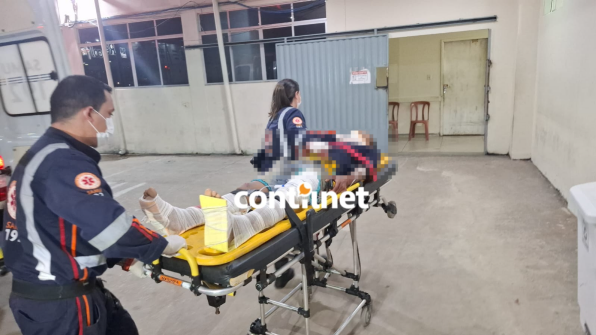 Colisão entre moto e carro deixa dois homens feridos em Rio Branco