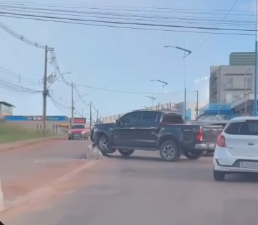 Colisão perto do MPAC amplia insatisfação com obra na Fátima Maia