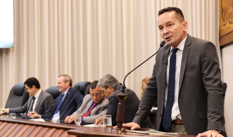 Adailton Cruz cobra inclusão do QEE no plano de carreira da Saúde