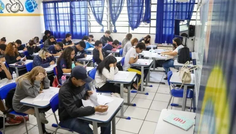 Levantamento mostra queda de 6% na média de notas da redação do Enem