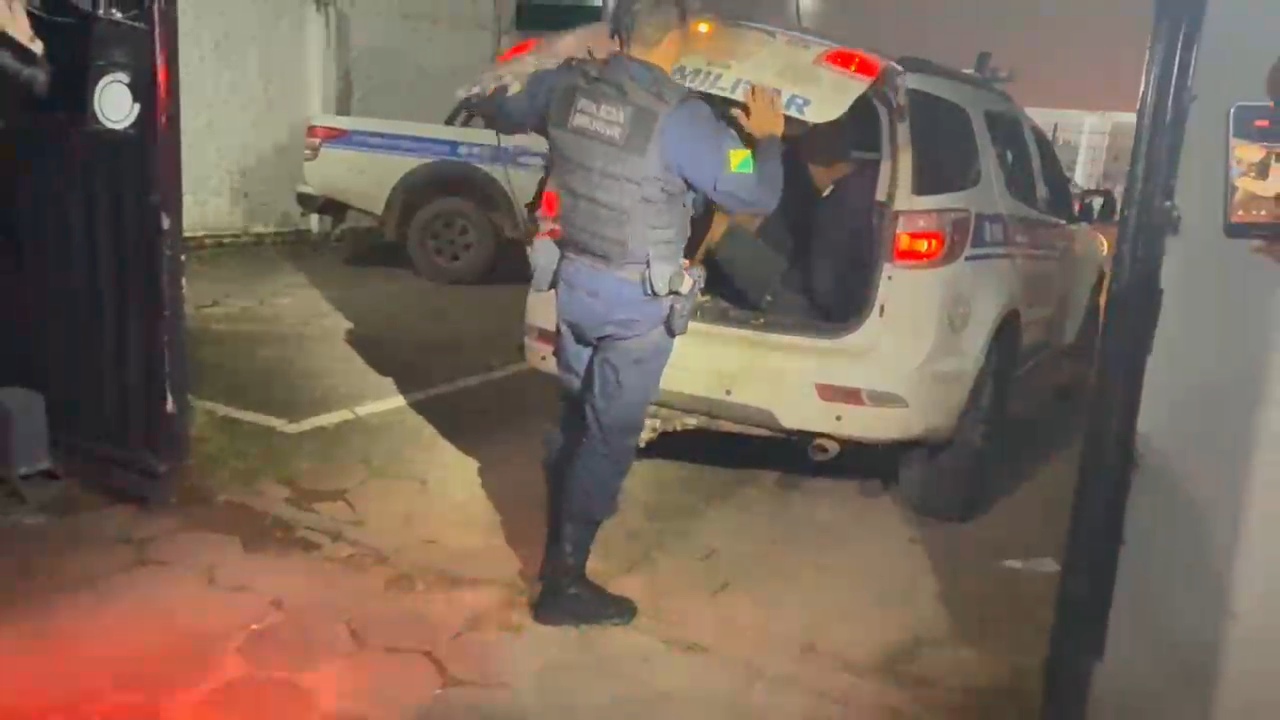 Polícia apreende cerca de 2Kg de crack e prende suspeito em Rio Branco Polícia apreende cerca de 2Kg de crack e prende suspeito em Rio Branco