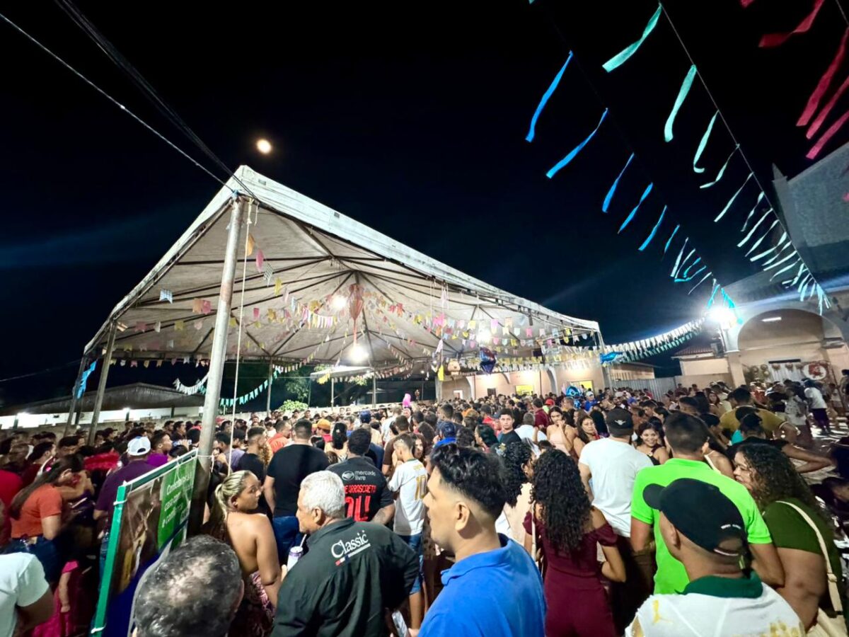 Última noite de arraial reúne multidão na Igreja Matriz em Sena Madureira
